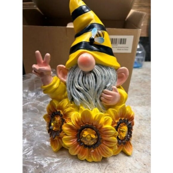 Garden Gnome Sculptures & Statues Resin Summer Bee Gnome with Sunflower - Picture 1 of 2